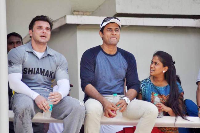 आमिर के बेटे की खातिर सितारों ने थामा बल्ला | क्रिकेट लीग