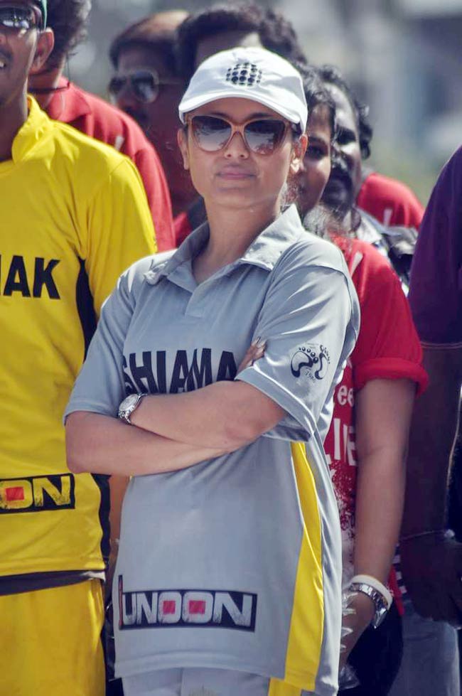 आमिर के बेटे की खातिर सितारों ने थामा बल्ला | क्रिकेट लीग