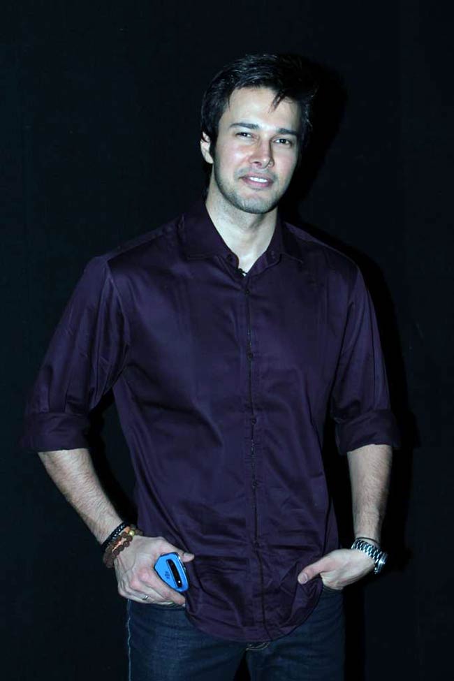 'डेंजरस इश्क' की 'स्क्रीनिंग' | करिश्मा का 'कमबैक'