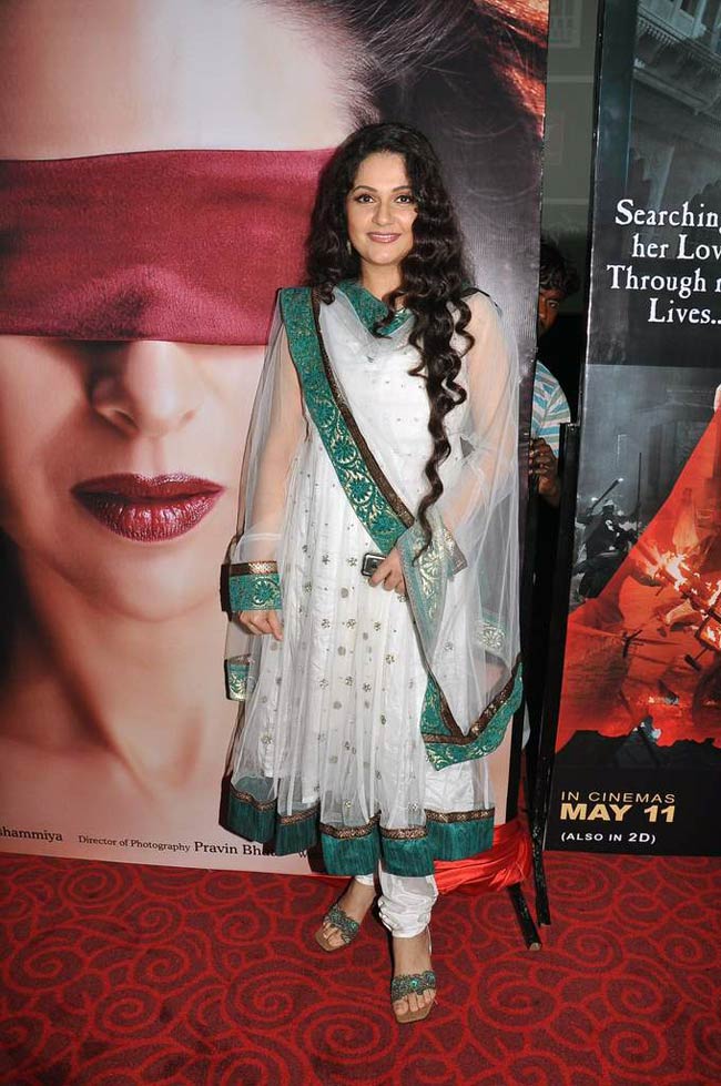 'डेंजरस इश्क' की 'स्क्रीनिंग' | करिश्मा का 'कमबैक'