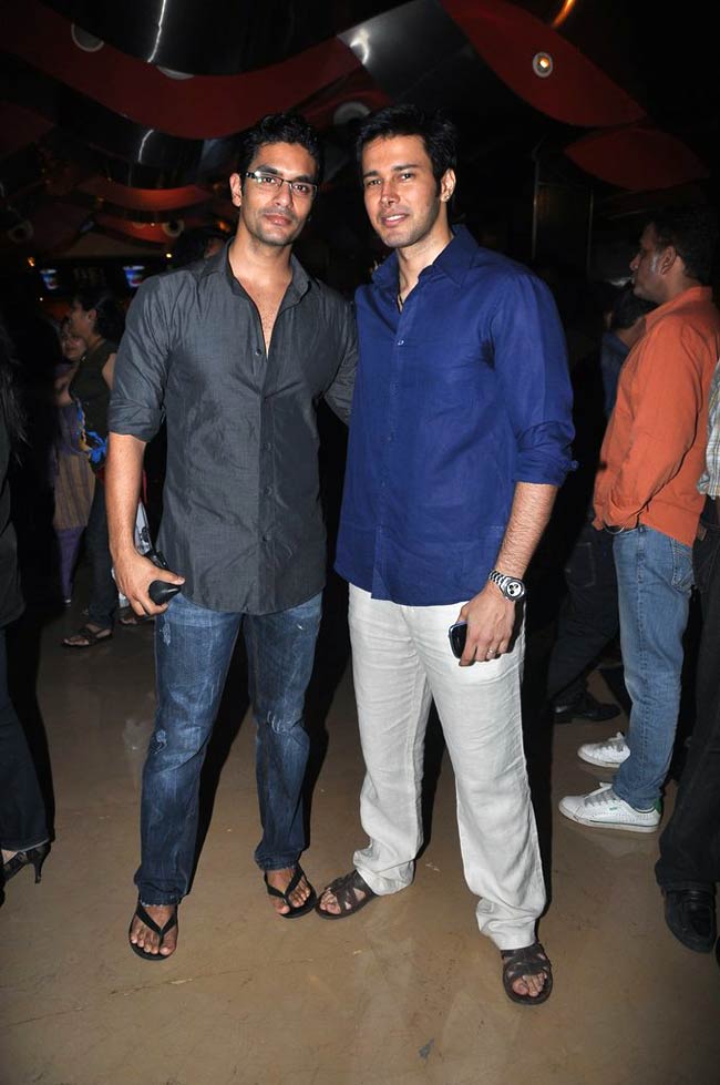 'डेंजरस इश्क' की 'स्क्रीनिंग' | करिश्मा का 'कमबैक'