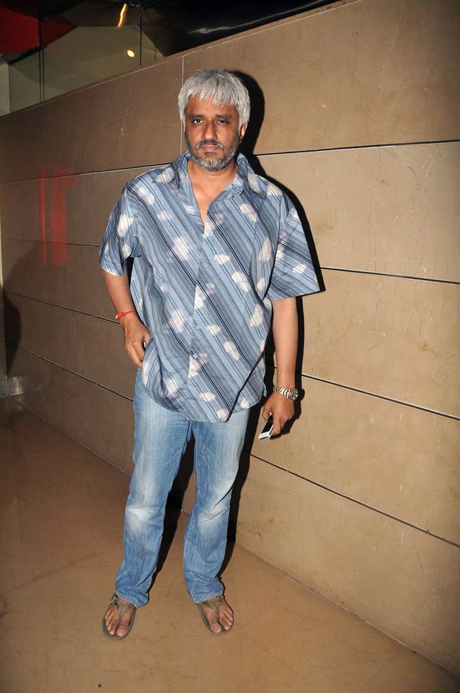 'डेंजरस इश्क' की 'स्क्रीनिंग' | करिश्मा का 'कमबैक'