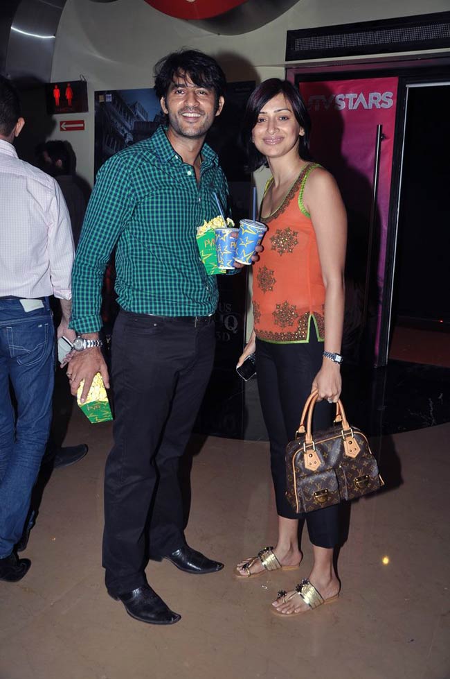 'डेंजरस इश्क' की 'स्क्रीनिंग' | करिश्मा का 'कमबैक'