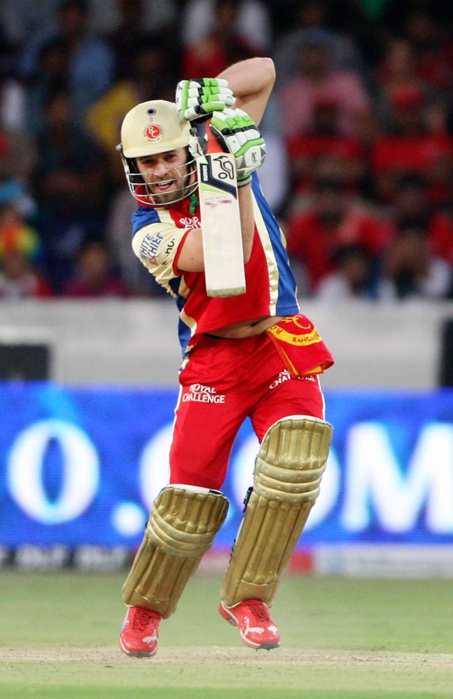 डेक्‍कन चार्जर्स से हार बैंगलोर रेस से बाहर