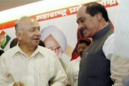 27 मई 2012: तस्‍वीरों में दिनभर की अहम खबरें | पढ़ें