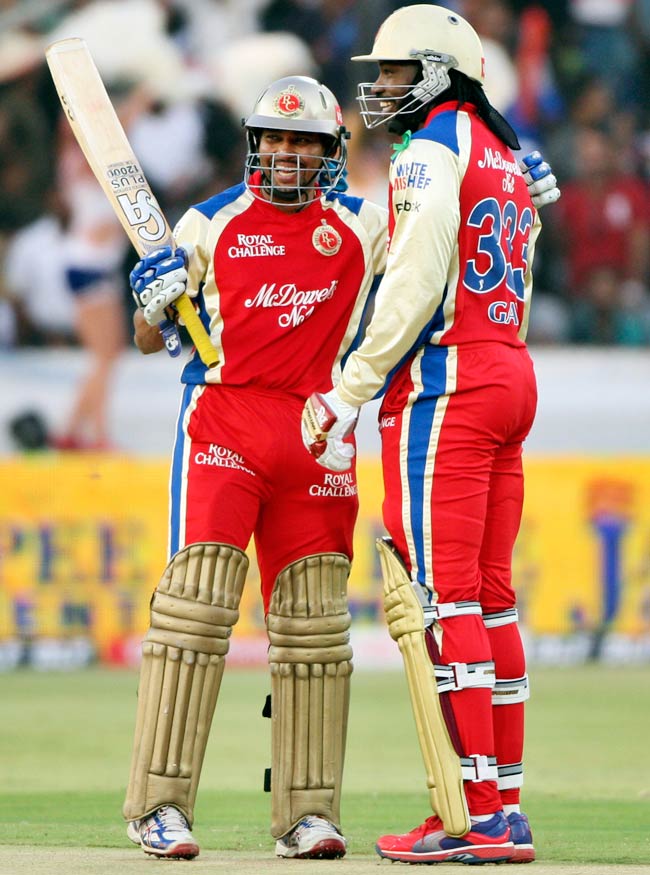 डेक्‍कन चार्जर्स से हार बैंगलोर रेस से बाहर