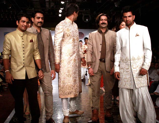 राजस्थान फैशन वीक में रिया सेन का जलवा | जयपुरी फैशन