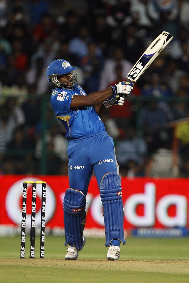 धोनी और चेन्नई का धमाल, मुंबई 'बेहाल' | पढ़ें