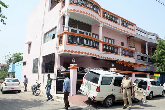 एमपी: सरकारी कर्मचारियों के करोड़पति होने का खुलासा