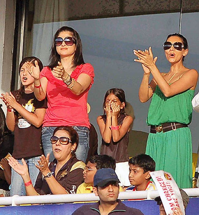 ग्‍लैमरस चेहरों से लबरेज आईपीएल | बनाए मदहोश...