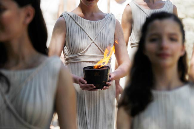 प्राचीन ओलंपिया में प्रज्वलित हुई ओलंपिक मशाल ‎| पढ़ें