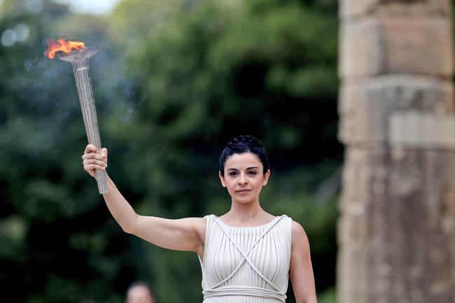 प्राचीन ओलंपिया में प्रज्वलित हुई ओलंपिक मशाल ‎| पढ़ें