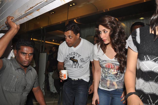 'हीरोइन' के सेट पर करीना संग मधुर भंडारकर  | विशेष कवरेज