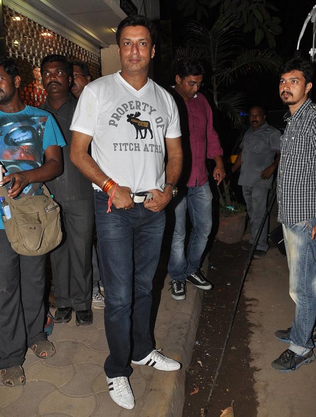 'हीरोइन' के सेट पर करीना संग मधुर भंडारकर  | विशेष कवरेज