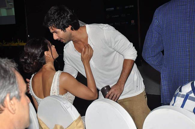 छाने लगा IIFA अवॉर्ड्स का जलवा | सेक्‍सी शख्सियत