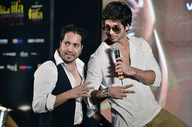 छाने लगा IIFA अवॉर्ड्स का जलवा | सेक्‍सी शख्सियत