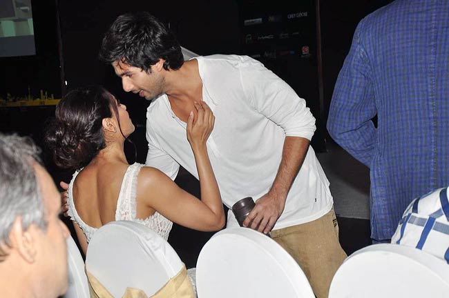 छाने लगा IIFA अवॉर्ड्स का जलवा | सेक्‍सी शख्सियत