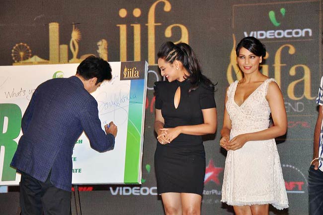 छाने लगा IIFA अवॉर्ड्स का जलवा | सेक्‍सी शख्सियत