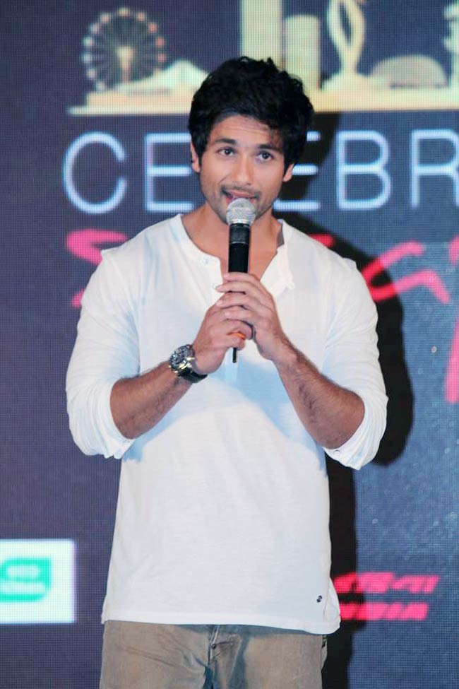 छाने लगा IIFA अवॉर्ड्स का जलवा | सेक्‍सी शख्सियत