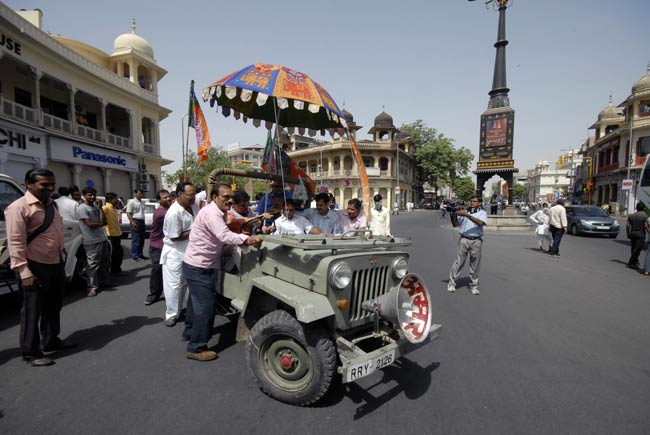 महंगे पेट्रोल के खिलाफ भारत बंद की तस्वीरें | पढ़ें