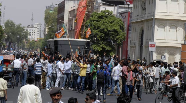 महंगे पेट्रोल के खिलाफ भारत बंद की तस्वीरें | पढ़ें