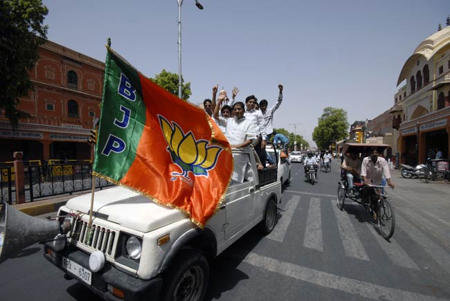 महंगे पेट्रोल के खिलाफ भारत बंद की तस्वीरें | पढ़ें