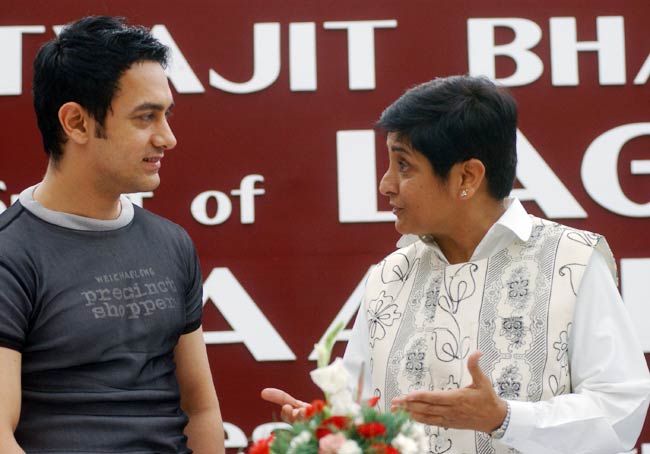 आमिर के 'सत्यमेव जयते' को बॉलीवुड का सलाम  |  आमिर