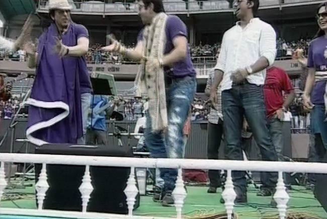 कोलकाता में गूंजा ‘कोरेची, लोडेची, जीतेची’ | जश्न में KKR