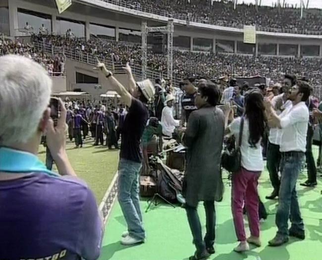 कोलकाता में गूंजा ‘कोरेची, लोडेची, जीतेची’ | जश्न में KKR