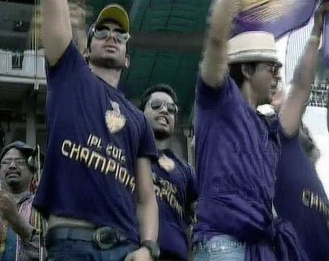 कोलकाता में गूंजा ‘कोरेची, लोडेची, जीतेची’ | जश्न में KKR