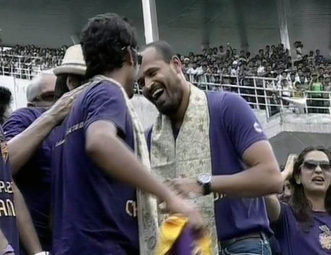 कोलकाता में गूंजा ‘कोरेची, लोडेची, जीतेची’ | जश्न में KKR