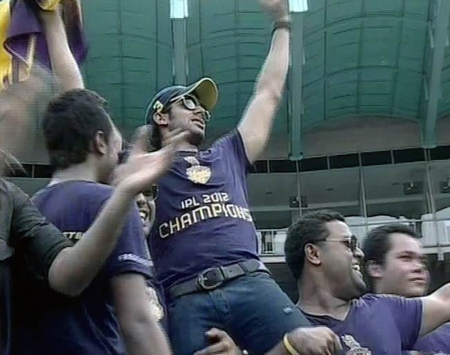 कोलकाता में गूंजा ‘कोरेची, लोडेची, जीतेची’ | जश्न में KKR