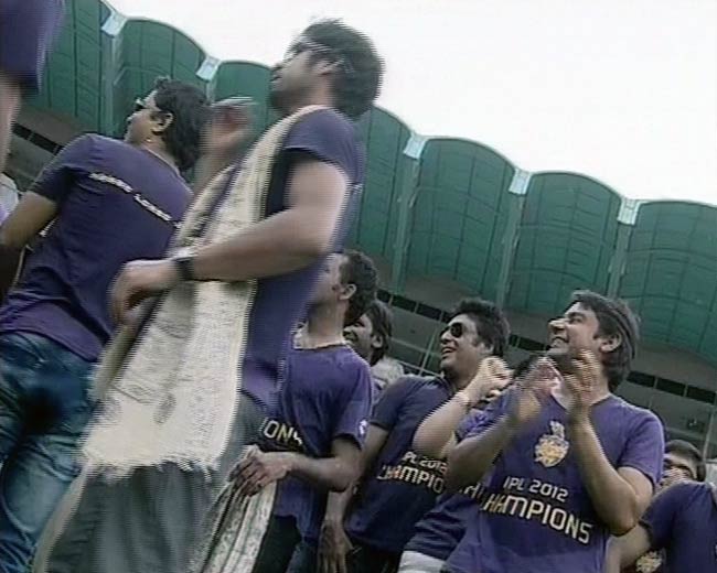 कोलकाता में गूंजा ‘कोरेची, लोडेची, जीतेची’ | जश्न में KKR