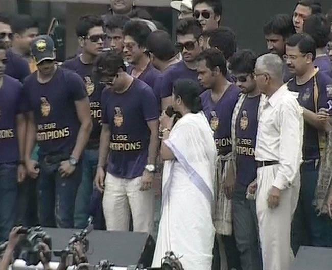 कोलकाता में गूंजा ‘कोरेची, लोडेची, जीतेची’ | जश्न में KKR