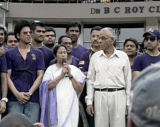 कोलकाता में गूंजा ‘कोरेची, लोडेची, जीतेची’ | जश्न में KKR