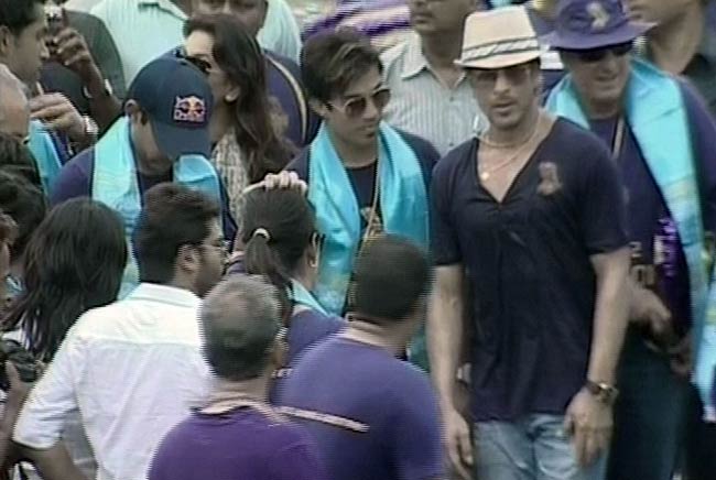 कोलकाता में गूंजा ‘कोरेची, लोडेची, जीतेची’ | जश्न में KKR