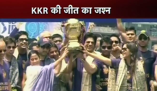 कोलकाता में गूंजा ‘कोरेची, लोडेची, जीतेची’ | जश्न में KKR