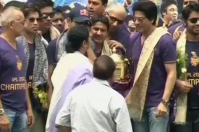 कोलकाता में गूंजा ‘कोरेची, लोडेची, जीतेची’ | जश्न में KKR