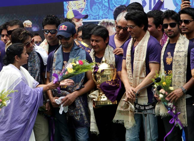 कोलकाता में गूंजा ‘कोरेची, लोडेची, जीतेची’ | जश्न में KKR