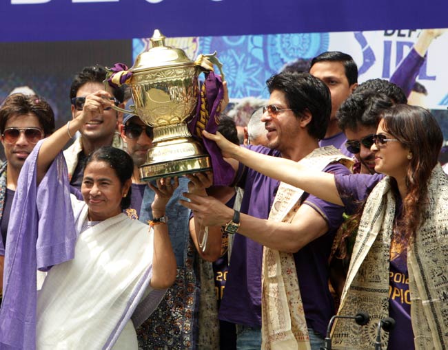 कोलकाता में गूंजा ‘कोरेची, लोडेची, जीतेची’ | जश्न में KKR