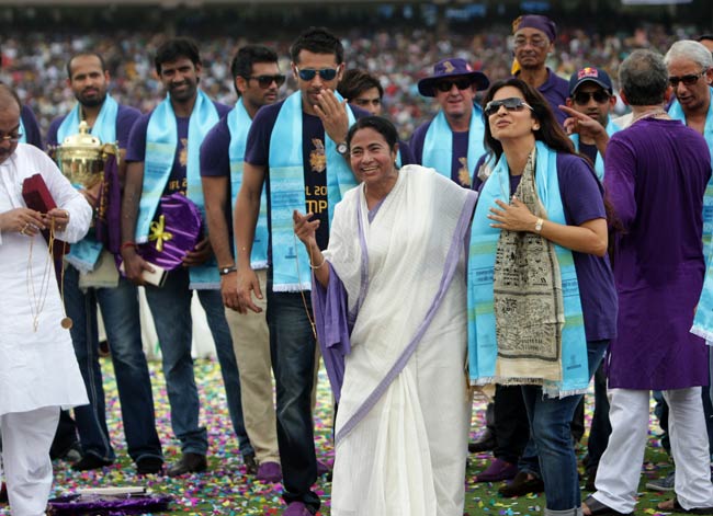 कोलकाता में गूंजा ‘कोरेची, लोडेची, जीतेची’ | जश्न में KKR