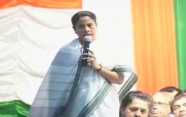 13 मई 2012: तस्‍वीरों में देखें दिनभर की अहम खबरें | पढ़ें