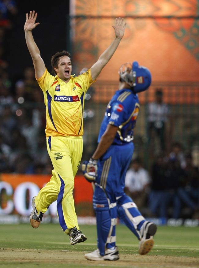 धोनी और चेन्नई का धमाल, मुंबई 'बेहाल' | पढ़ें