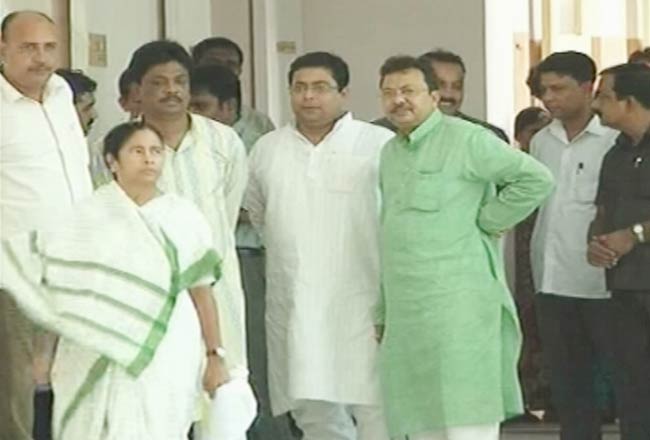 10 मई 2012: तस्‍वीरों में देखें दिनभर की अहम खबरें | पढ़ें