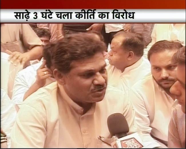 20 मई 2012: तस्‍वीरों में दिनभर की अहम खबरें | पढ़ें