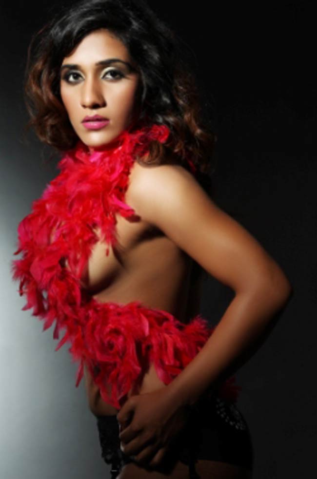 एक बार फिर न्‍यूड हुई निशा यादव...  |   कश्‍मीरा हुईं टॉपलेस