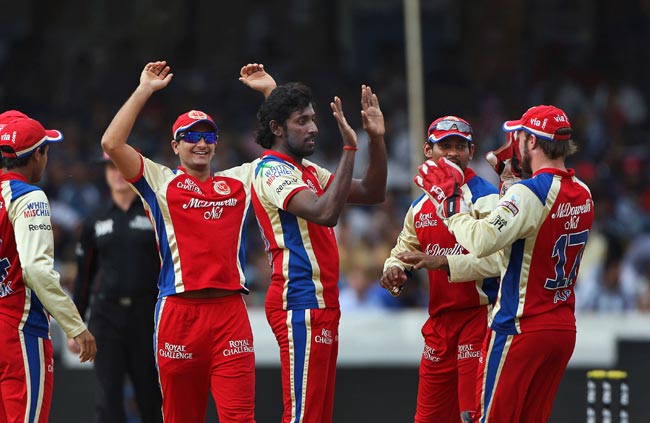 डेक्‍कन चार्जर्स से हार बैंगलोर रेस से बाहर