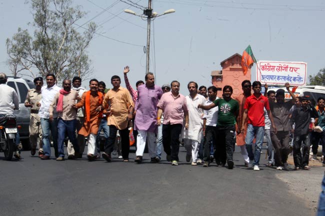 महंगे पेट्रोल के खिलाफ भारत बंद की तस्वीरें | पढ़ें