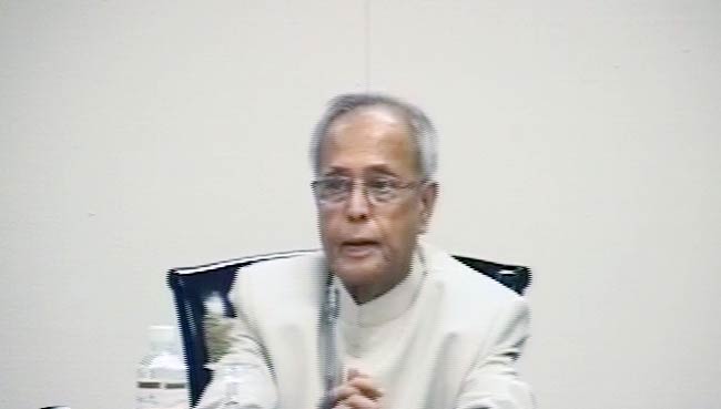 6 मई 2012: तस्‍वीरों में दिनभर की अहम खबरें |  पढ़ें