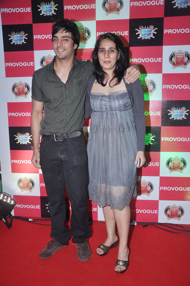 प्रोवोग पार्टी की शान बढ़ाते सितारे | बॉलीवुड परियां